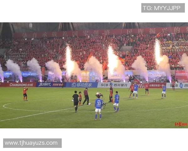 城市联赛特别报道：成都足球队拼搏历程与梦想追逐的故事