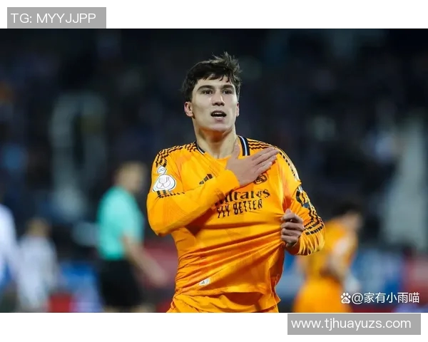 哈维西蒙斯崛起之路：从青训天才到足球场上的新星