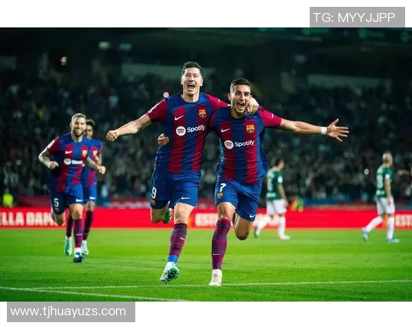 皇马与巴萨巅峰对决西甲经典之战再度上演引发球迷热议 皇马与巴萨巅峰对决西甲经典之战再度上演引发球迷热议