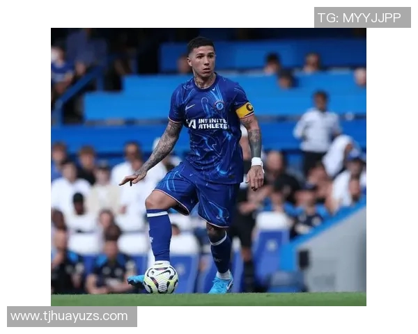 切尔西更衣室风波揭晓斯特林与恩佐训练场冲突引发热议