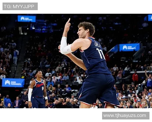 布鲁克洛佩斯:从NBA巨星到篮球战术的革新者之路 布鲁克洛佩斯:从NBA巨星到篮球战术的革新者之路